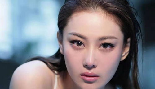 张馨予再现秀发魅力，消失的头发回来了
