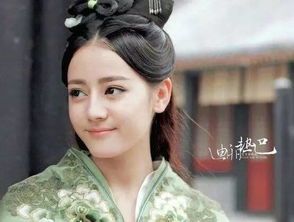 迪丽热巴，深V古装下的绝美演绎