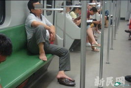 男子之举，地铁座椅上的血迹，他主动擦净