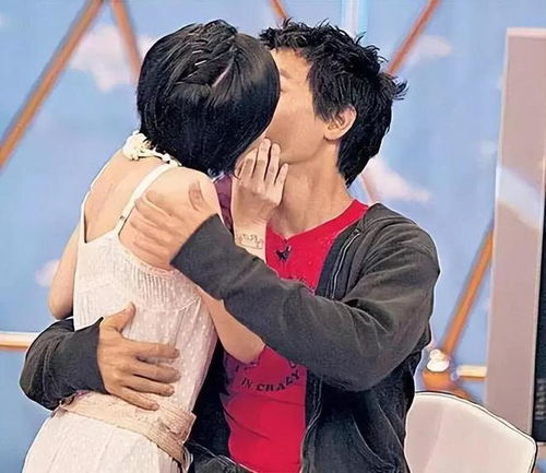 金秀贤与金赛纶亲吻照曝光，娱乐圈的甜蜜风波