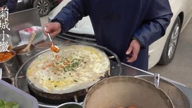 90后小伙逆袭之路，摆摊卖炒饭，日赚2千的创业传奇
