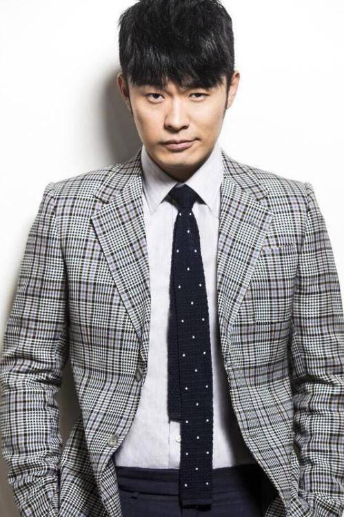 权力之下的县长与他的白手套亲妹