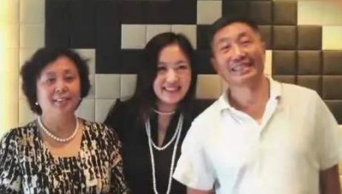 黎明的曙光，女儿运动会上的温馨瞬间与老婆的罕见出镜