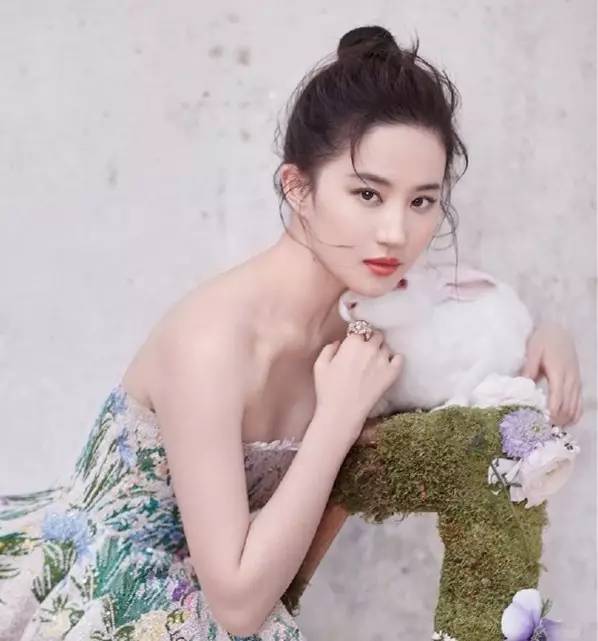 刘亦菲直播亮相，美到窒息的绝佳瞬间
