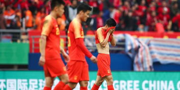 国足挑战失利，超7万人现场见证0比2的遗憾时刻