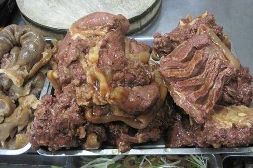 驴肉火烧掺马肉事件曝光，店长获刑的背后