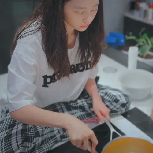 混血女星心系地震灾区，为滞留泰国粉丝送去温暖与食物