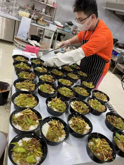 韩国救山火英雄，简朴的盒饭，无私的奉献